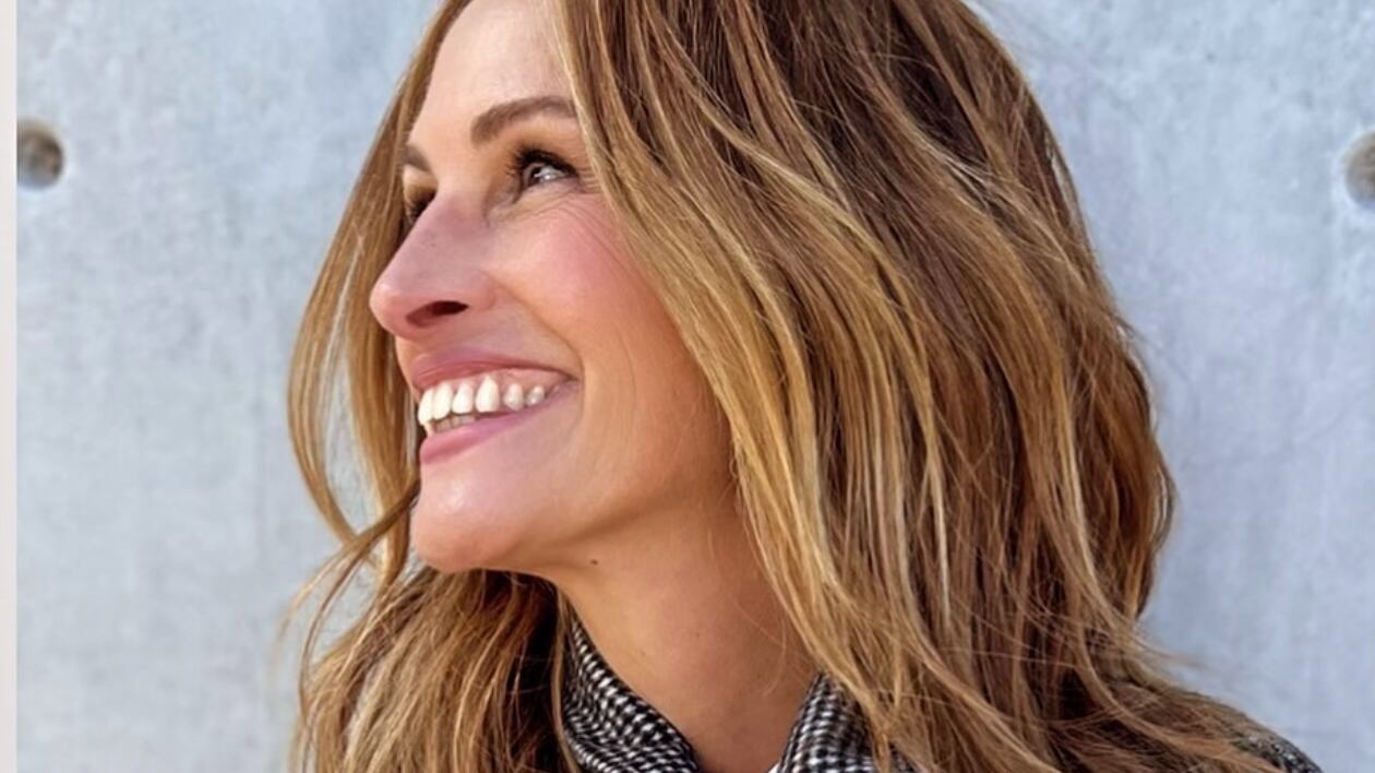 Julia Roberts, la eterna Novia de Estados Unidos, sigue siendo dueña de una de las sonrisas más legendarias del cine y mantiene intacto ese encanto especial que la hace única. Foto: Julia Roberts INSTAGRAM.