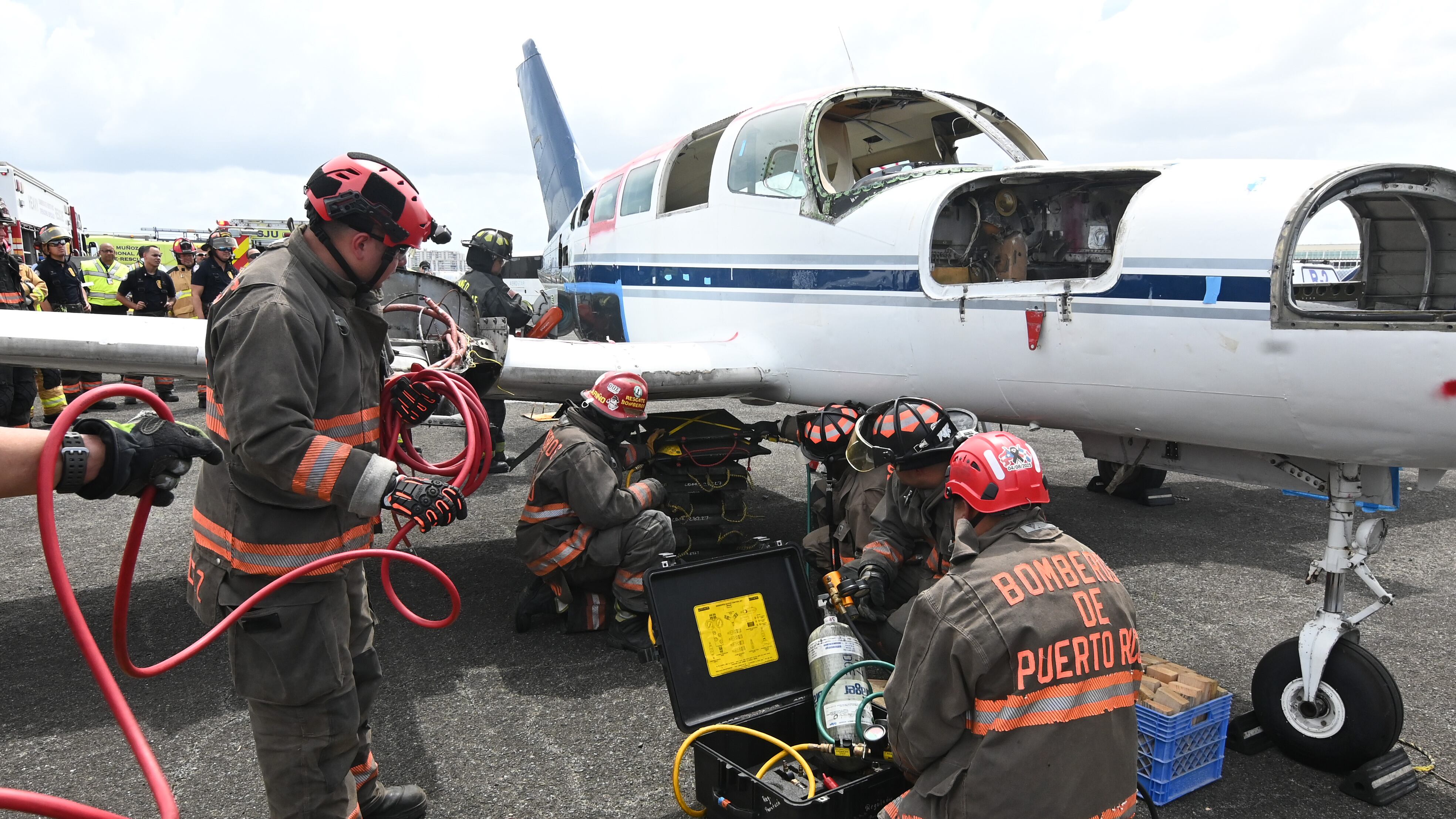 Aerostar realiza simulacro de extracción.