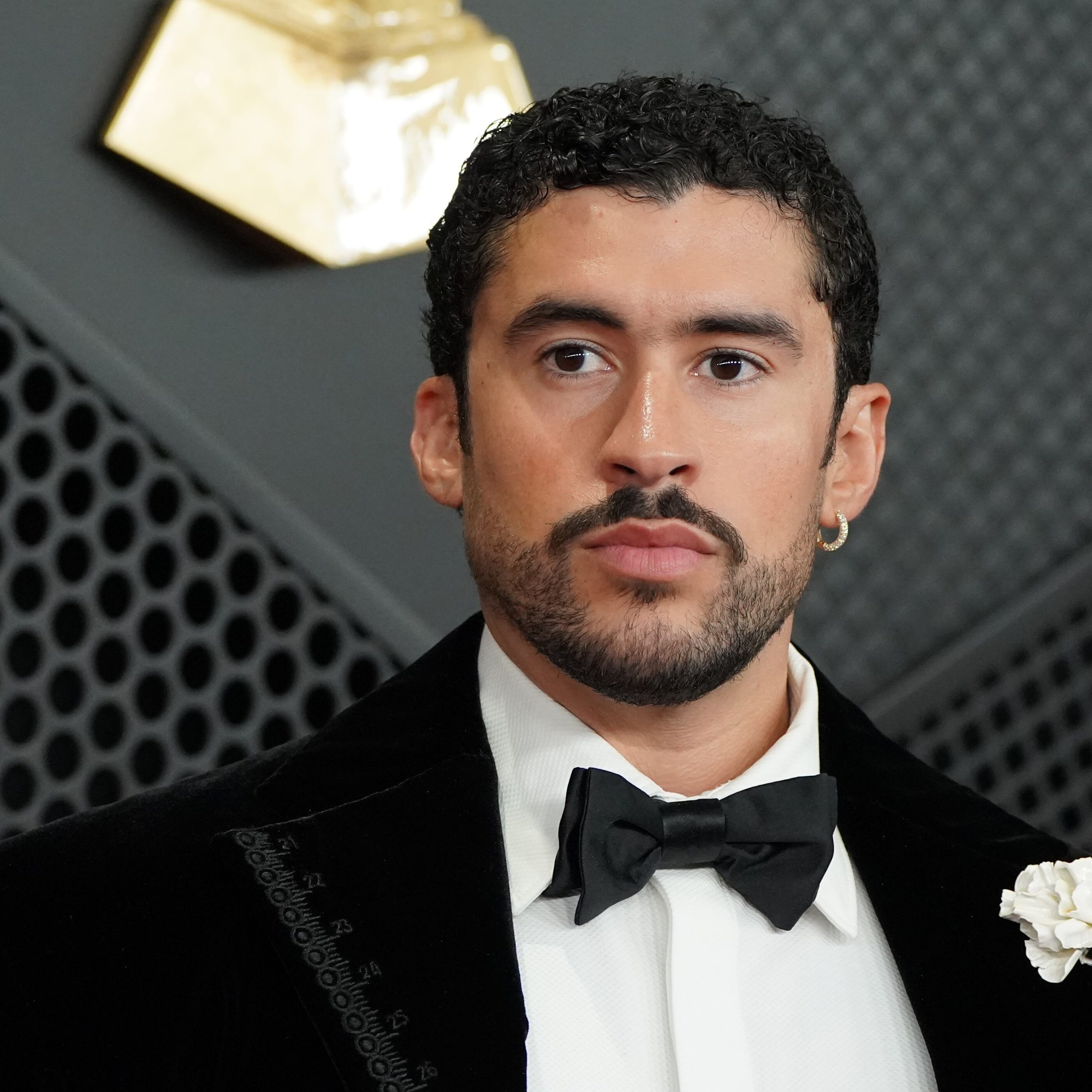 “Añadiste $400 millones a la economía de Puerto Rico”: Trevor Noah celebra el impacto de Bad Bunny durante los Grammy