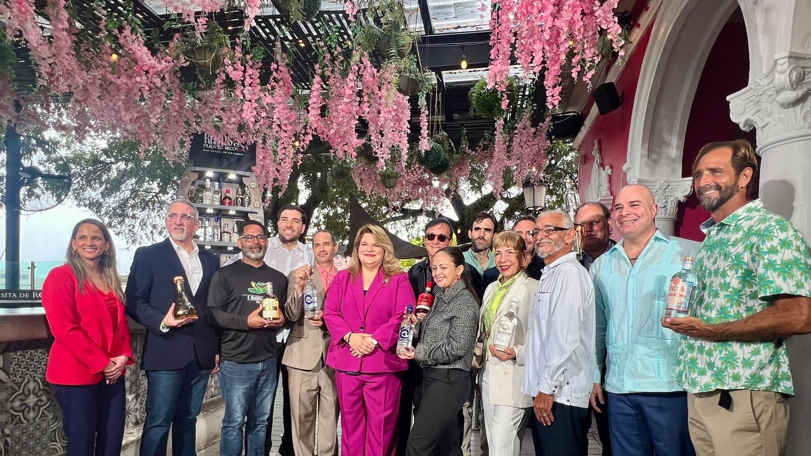 Gobierno integra roneros emergentes al Rum Tax Cover Over