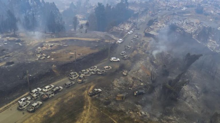 Incendios forestales consumen más de 1,000 hectáreas en Chile y provocan evacuaciones