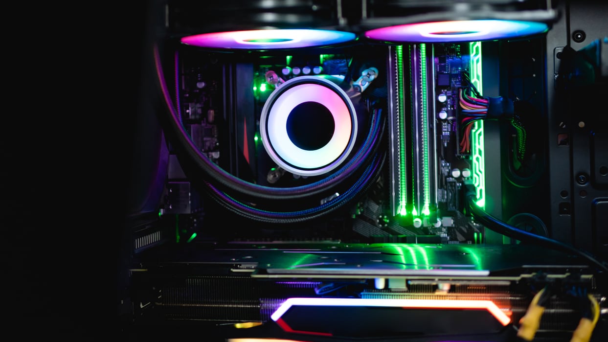 La refrigeración líquida AIO (All In One) puede ser un factor crucial para disfrutar al máximo de nuestra PC gamer sin freírla a media sesión. Aquí te damos los tips básicos.