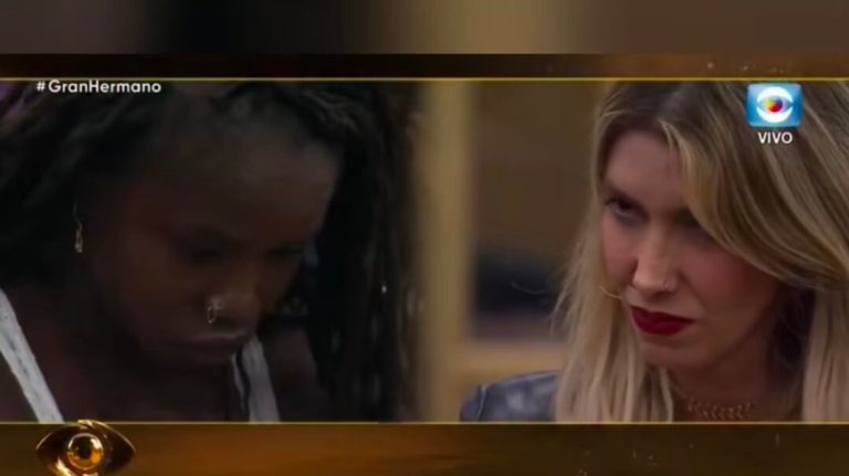 Expulsan a periodista de ‘reality show’ tras comentarios racistas contra una compañera