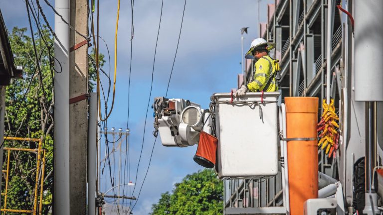 ¿Tienes luz? Se reportan miles de clientes sin servicio en Puerto Rico