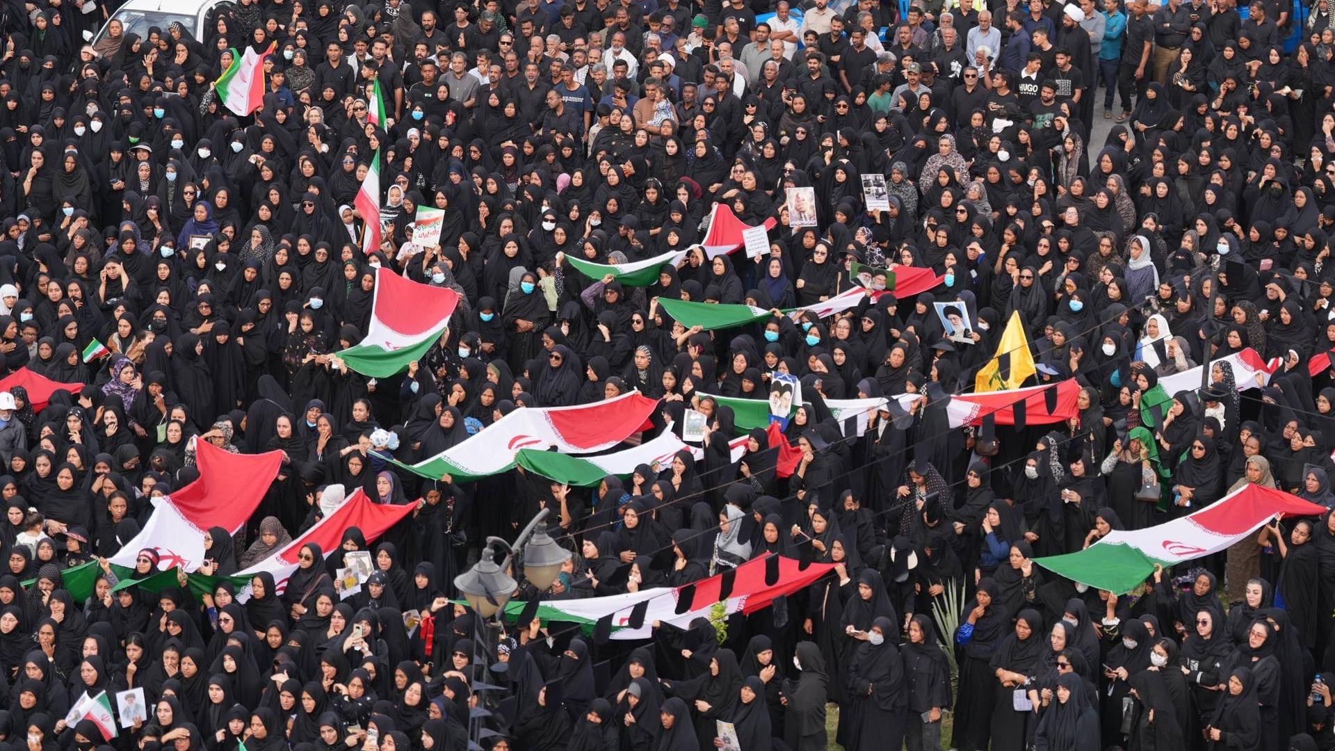 Irán despide a 165 niñas, maestros y padres muertos en ataque a escuela