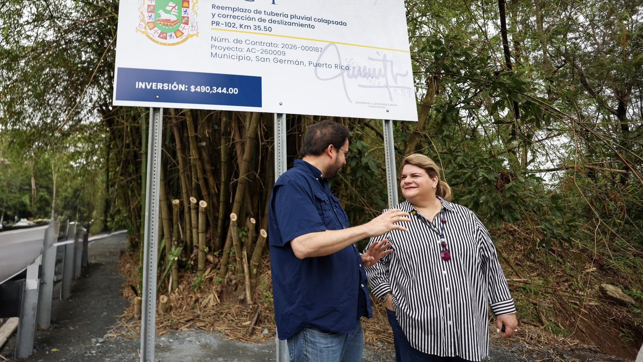 El secretario del Departamento de Transportación y Obras Públicas junto a la gobernadora Jenniffer Gonzáles Colón en San Germán