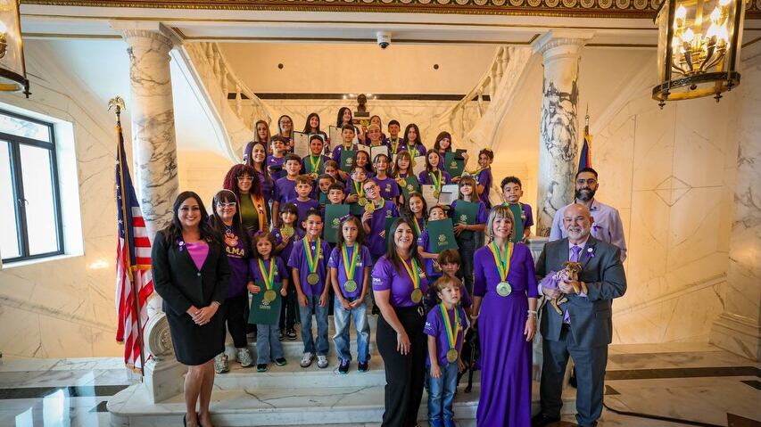 Reconocen a estudiantes de Aibonito por rescatar animales abandonados