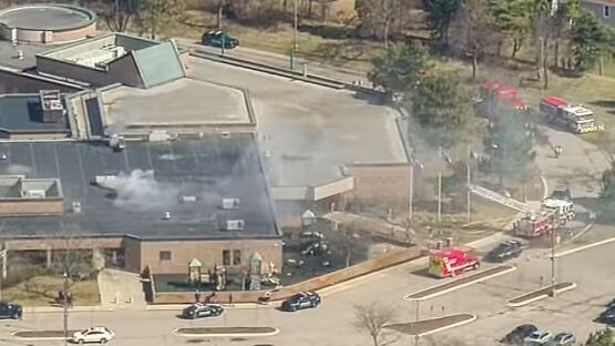 Vehículo embiste sinagoga en Michigan y desata alerta por tirador activo