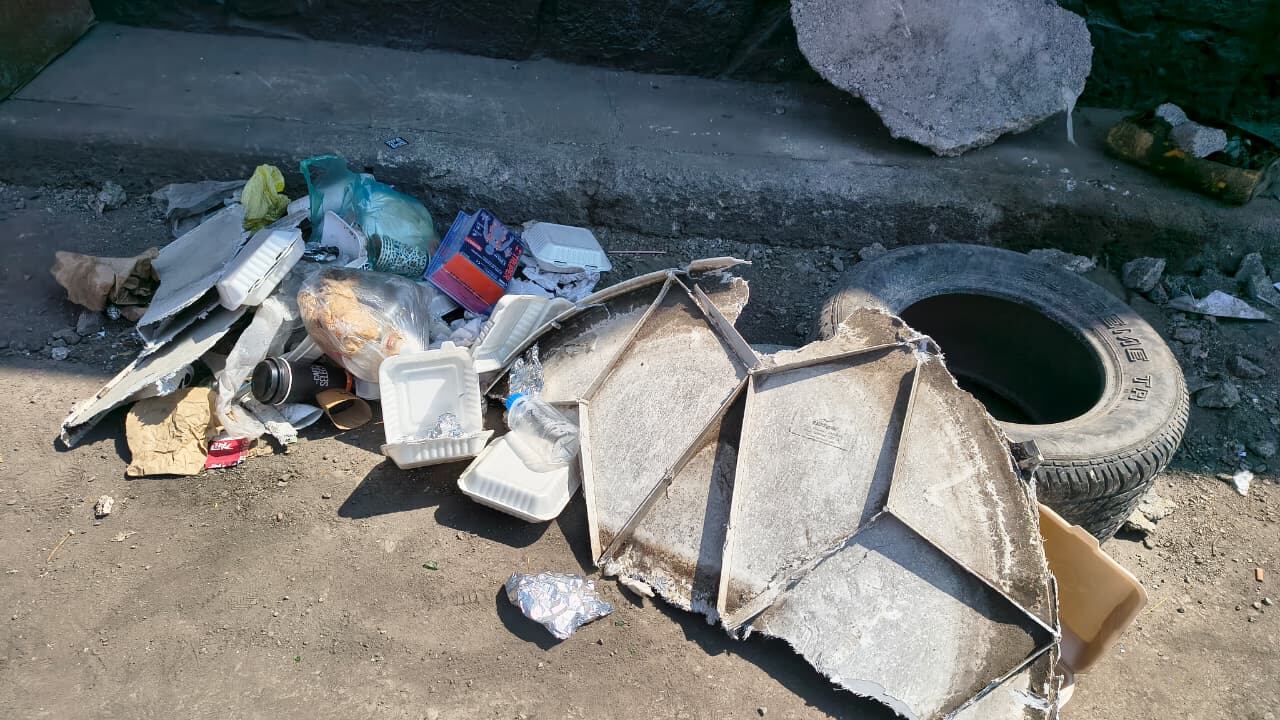 Basura en el estadio.