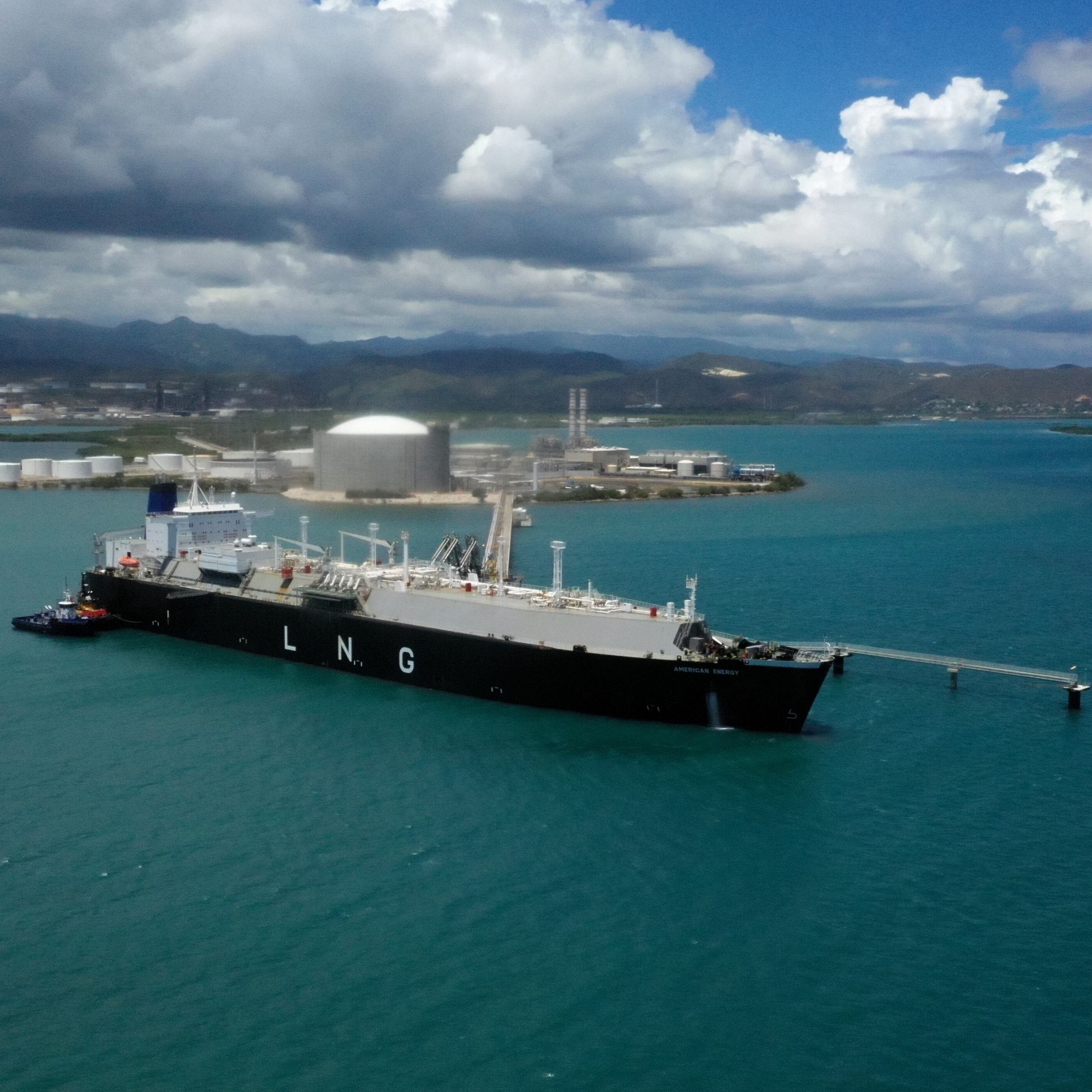 American Energy cumple un año transportando gas natural licuado a Puerto Rico