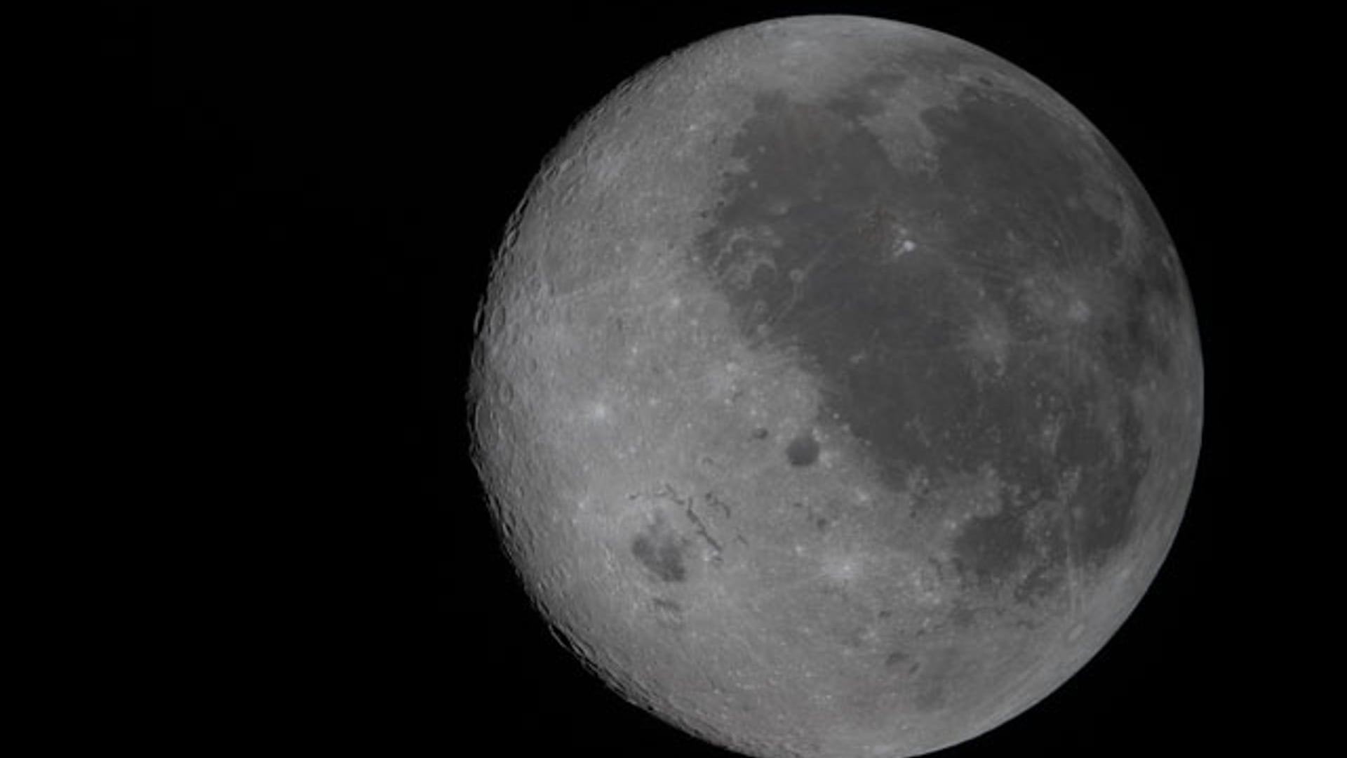 Artemis II marca récord como la misión tripulada más lejana de la Tierra