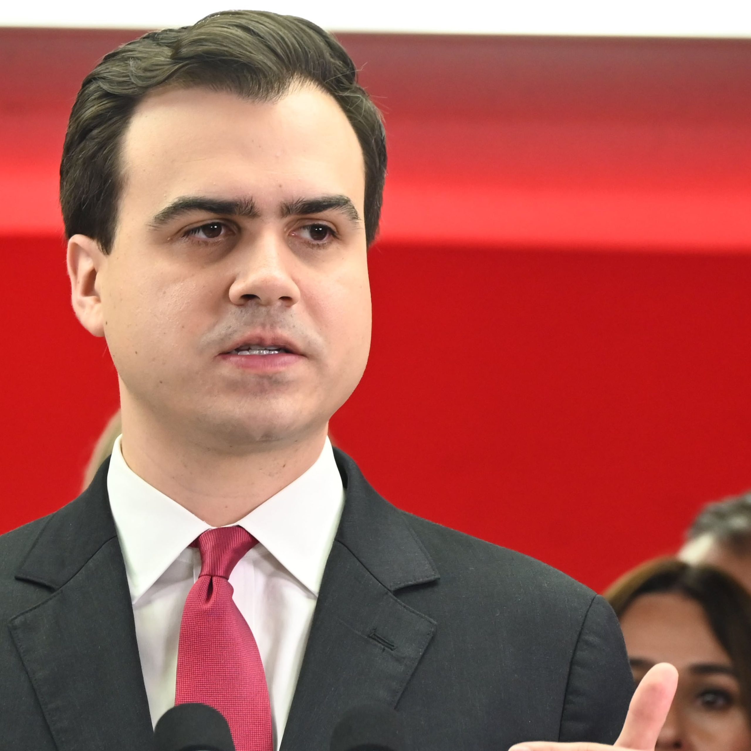 Comisionado Residente pide explicaciones por pagos del PAN a personas fallecidas