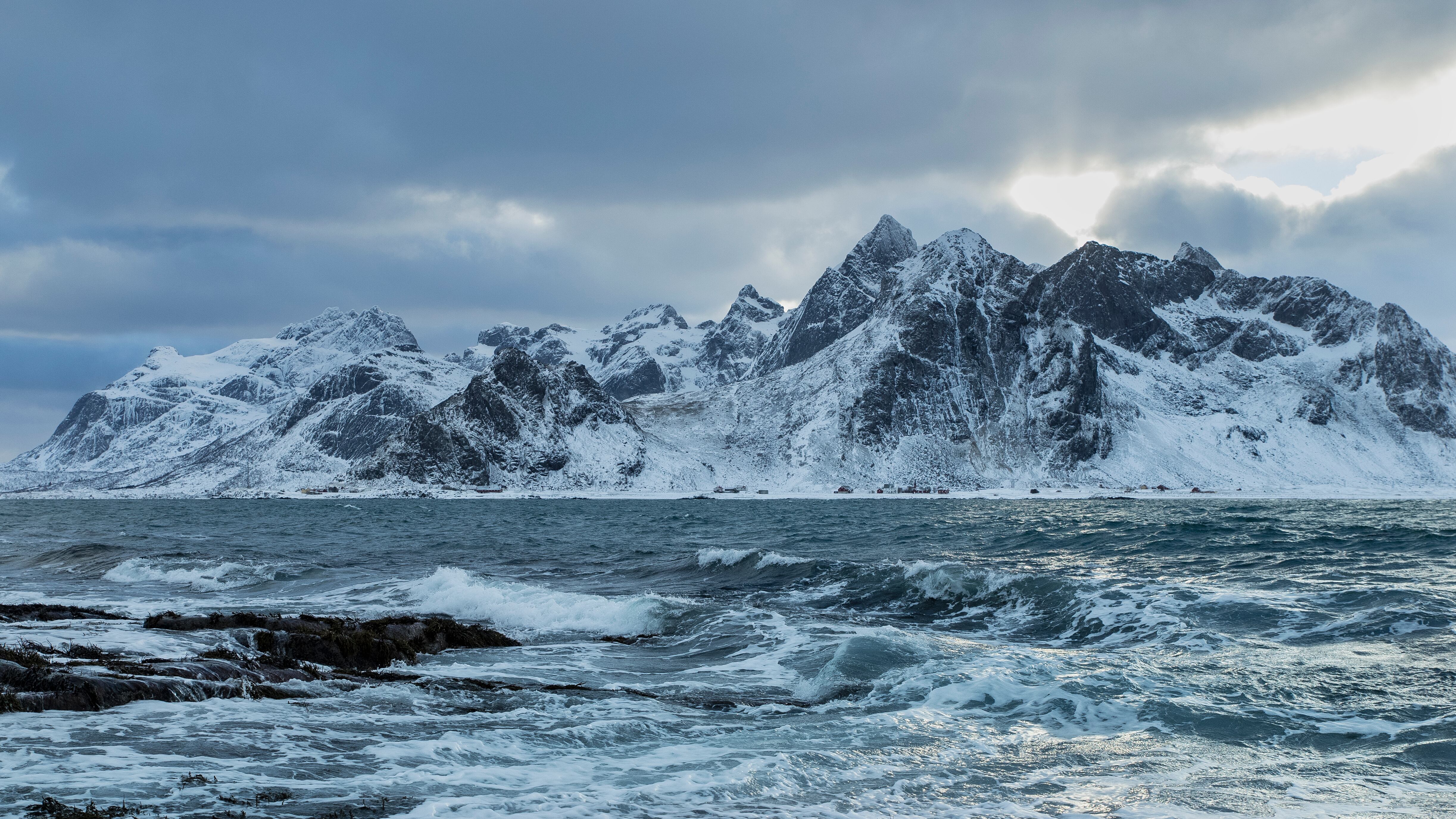 Por segundo año consecutivo, el hielo marino invernal en el Ártico alcanzó un nivel que iguala el mínimo histórico registrado desde que comenzaron las observaciones satelitales en 1979. Foto: Freepik.