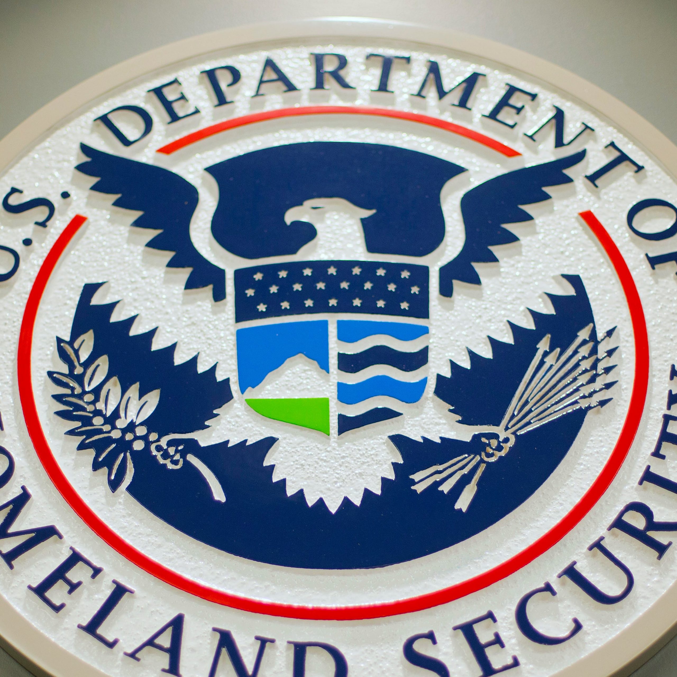 Gobierno anuncia ayudas para empleados federales afectados por cierre parcial