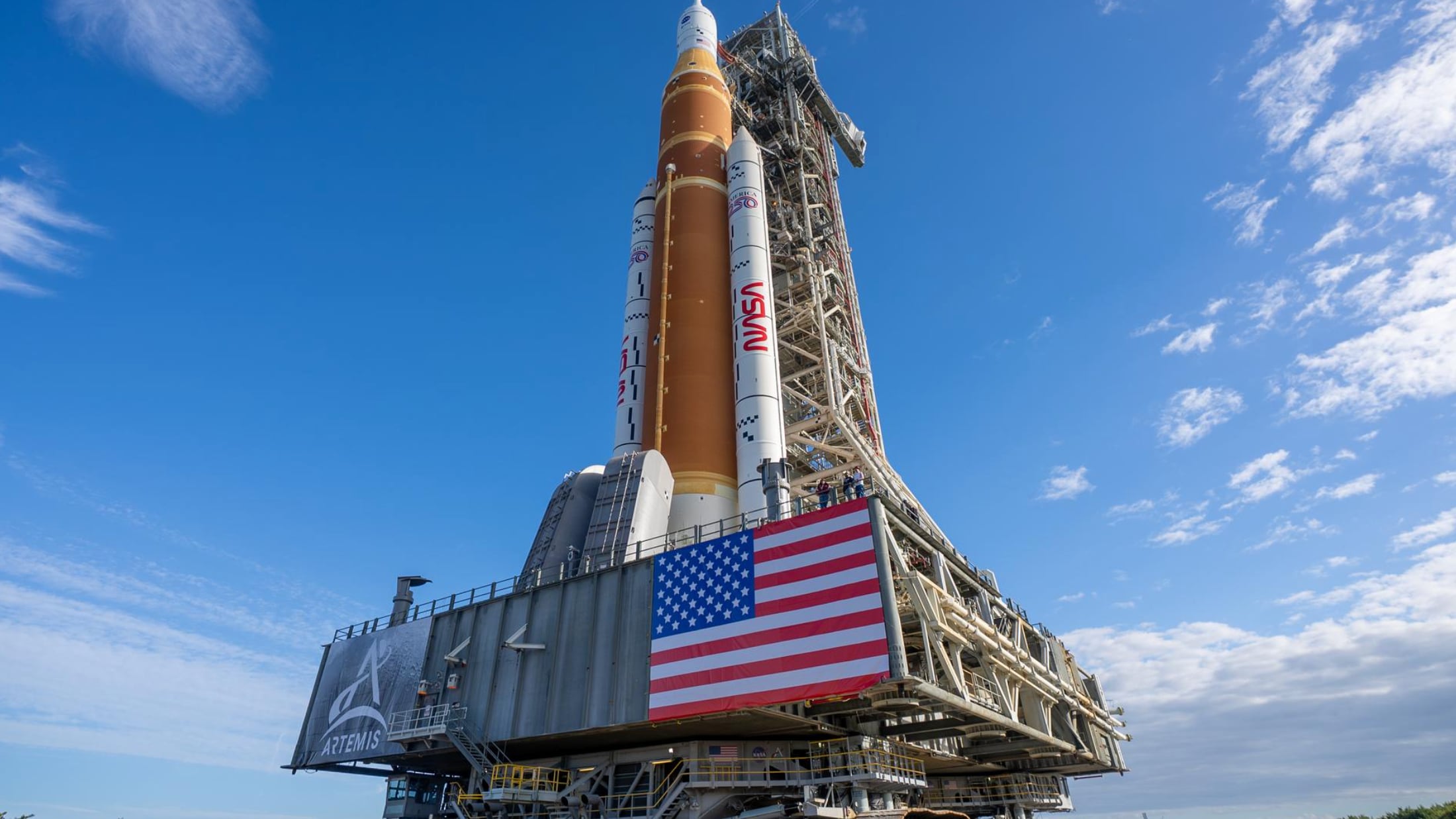 Jefe de NASA reporta que van “bien” los astronautas de Artemis mientras orbitan la Tierra