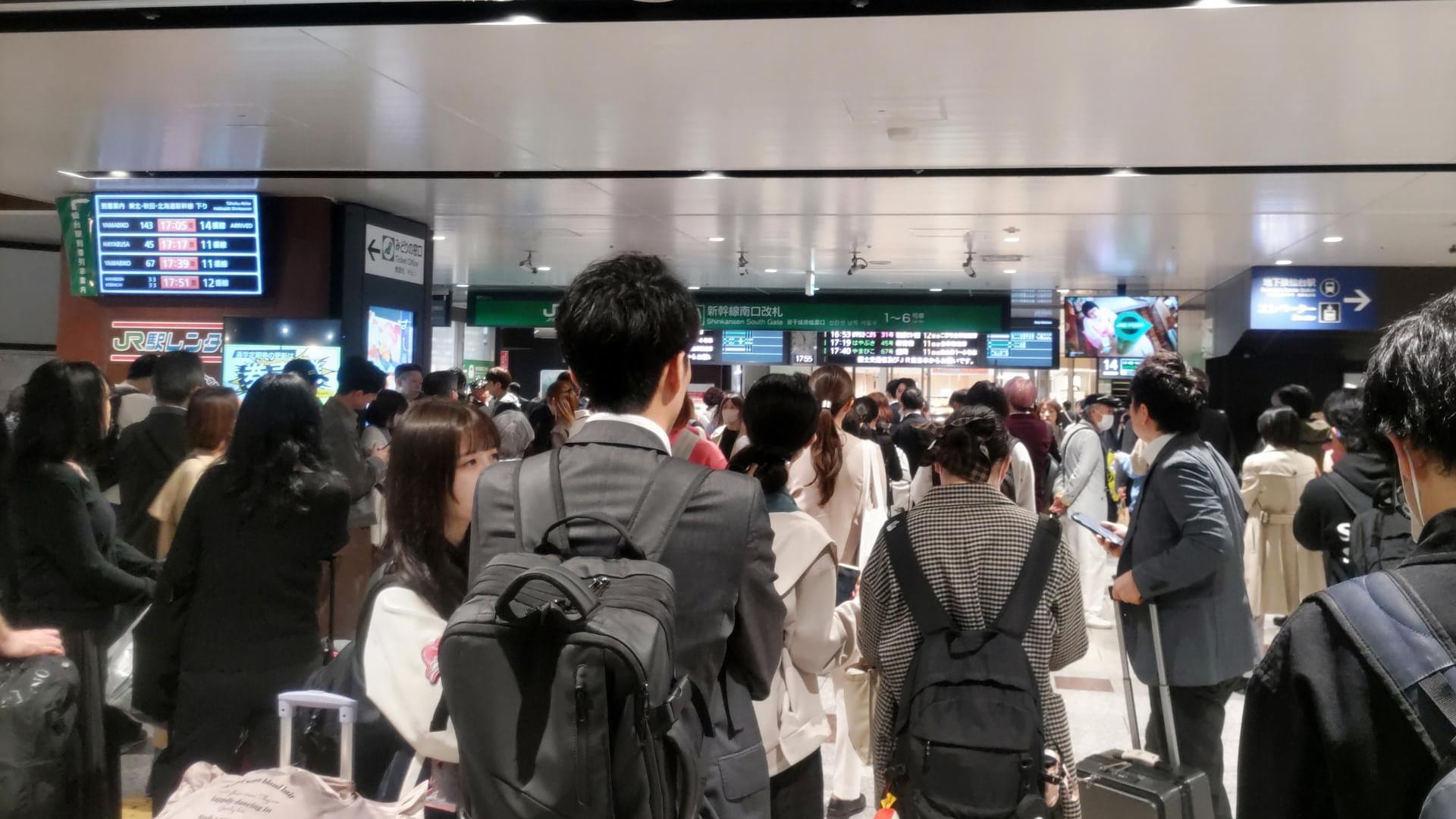 Potente terremoto de 7.7 estremece Japón