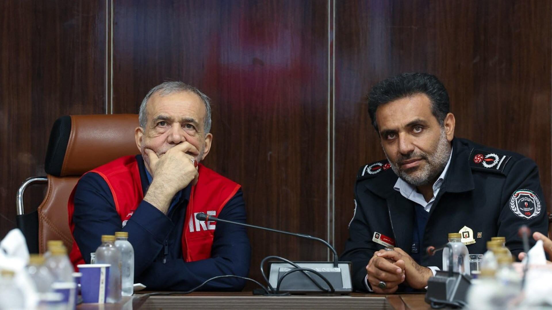 Presidente de Irán acusa a EE.UU. de buscar su rendición y advierte que “los iraníes no se someten a la fuerza”