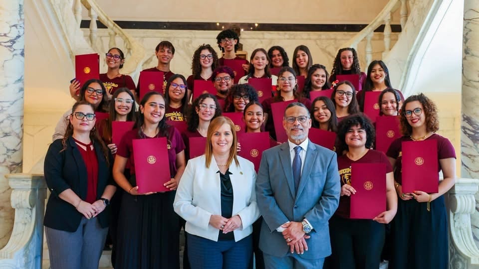 Reciben a Coro de la UPR Humacao tras competencia en España
