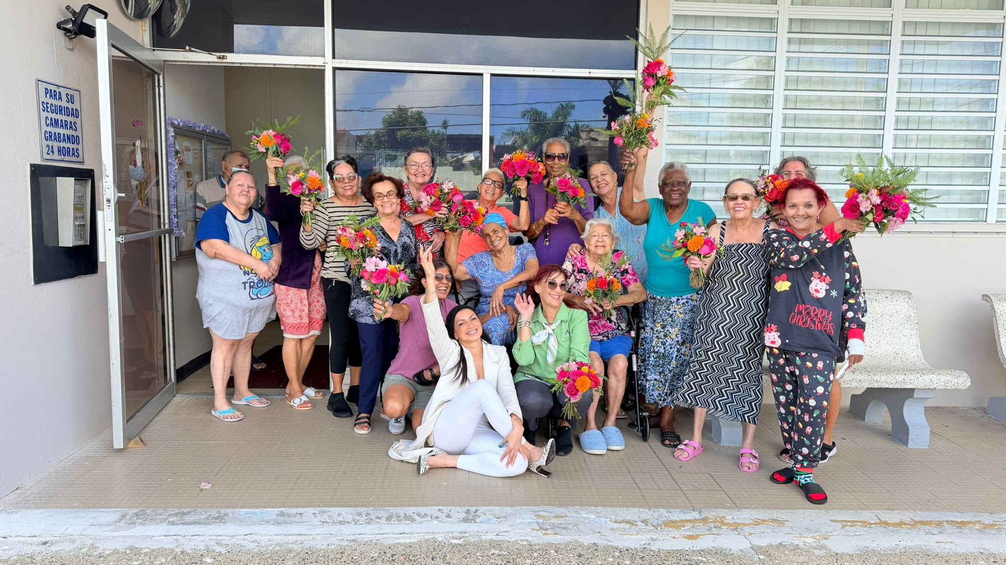 Susan G. Komen Puerto Rico reparte flores con “amor y esperanza”