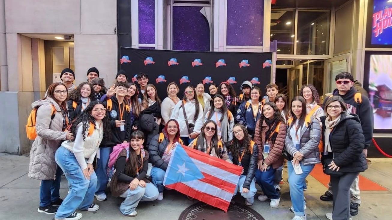 Talento boricua cruza fronteras: jóvenes de Cayey llevan arte y ciencia a NY